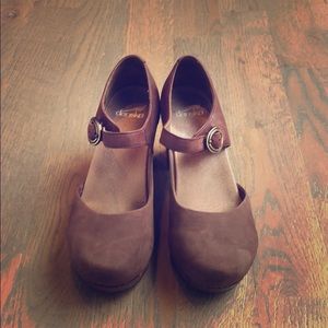 Dansko Size 39 Dorothy Nubuck Suede Clog